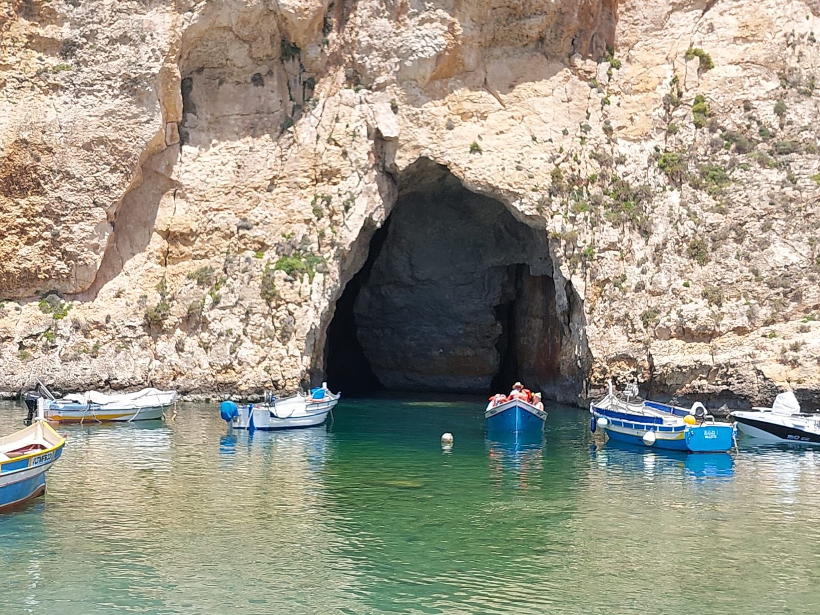 Plonger à la Inland Sea à Gozo: un tunnel magique vers le grand bleu