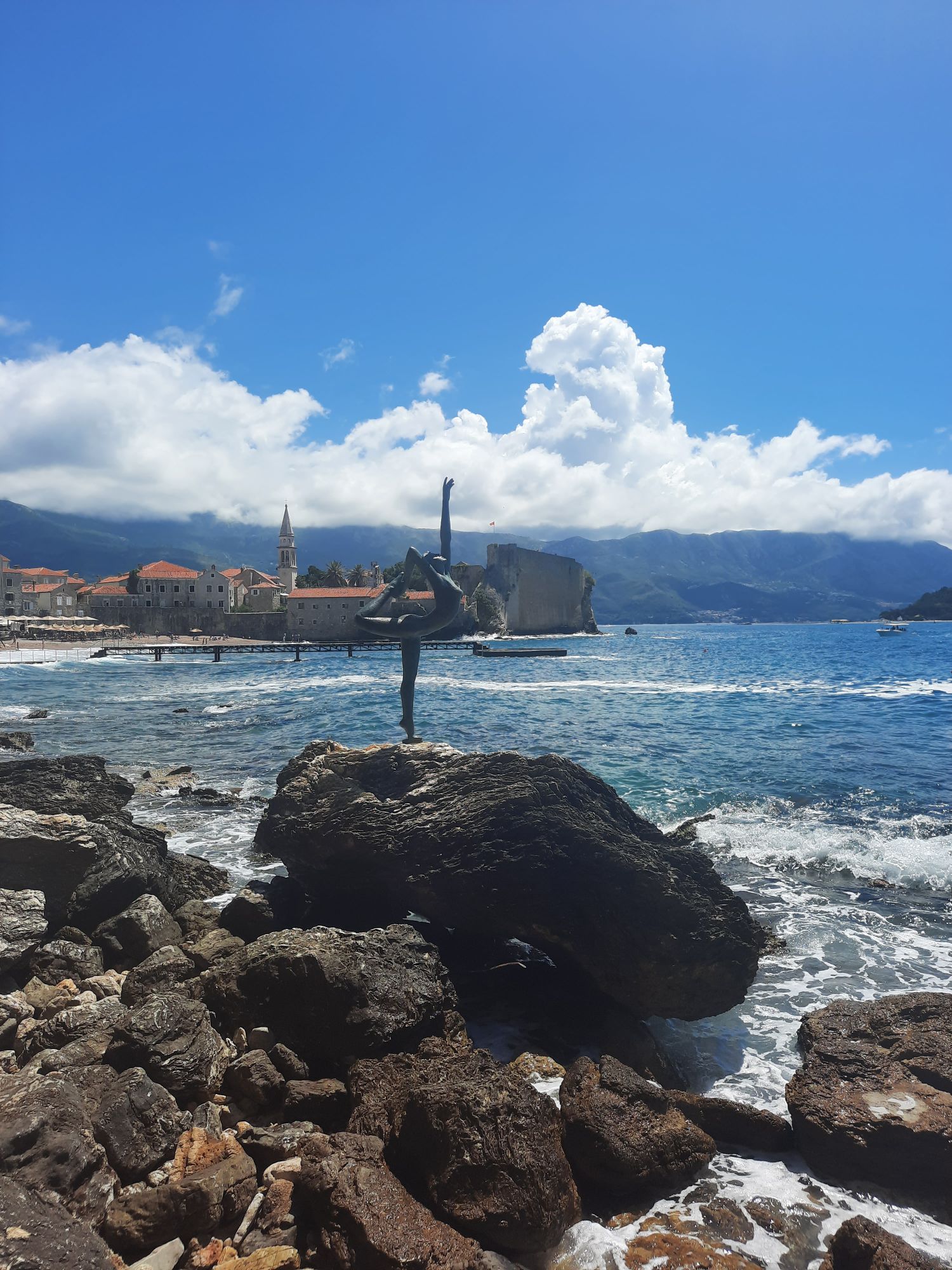 Visiter Budva au Monténégro: une étape incontournable?